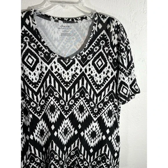 Chicos Black & White Tribal Print Sz 2 Large Woman’s Cotton Blouse V-neck Aztec - Picture 8 of 8